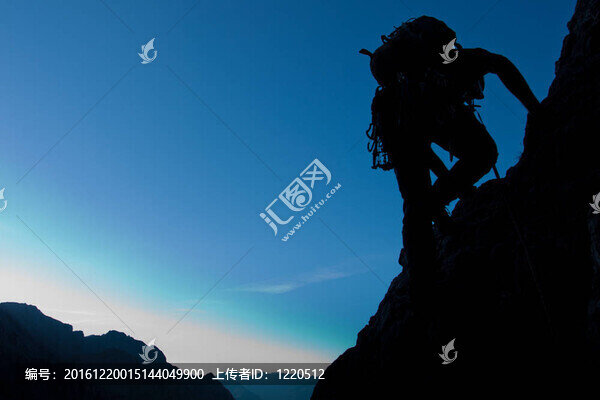 一個大的共付額空間登山者的輪廓