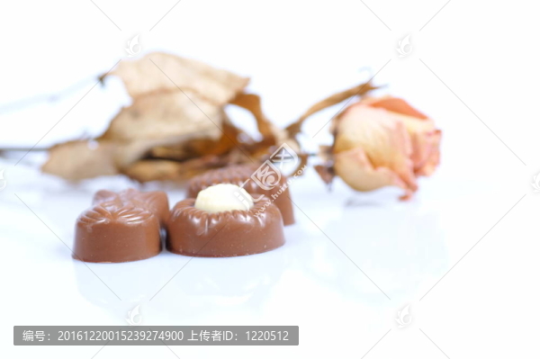 果仁巧克力和玫瑰