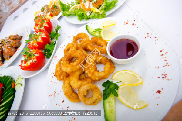 桌上飯菜可口