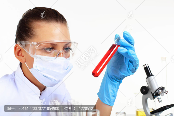 化學實驗室的女科學家
