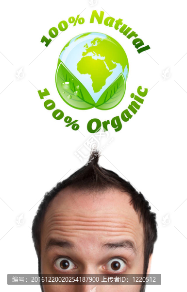 年輕的頭看著綠色生態(tài)標(biāo)志