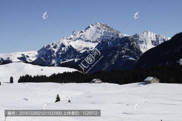 大雪覆蓋的高原DES,GLI？RES；法國抵抗運(yùn)動(dòng)的溫床；阿訥西附近。法國