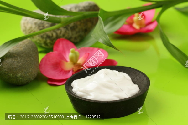 臉部和身體的面霜