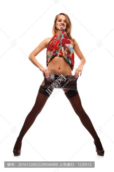 穿彩色連衣裙的女人