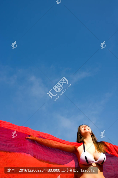 紅色物質(zhì)與自然的女人