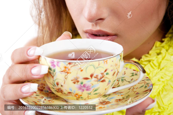 帶著新鮮茶的女人