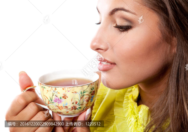 帶著新鮮茶的女人