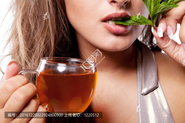 女人與茶