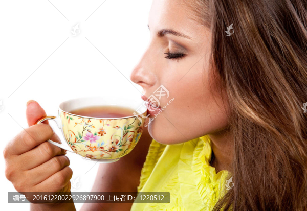 帶著新鮮茶的女人