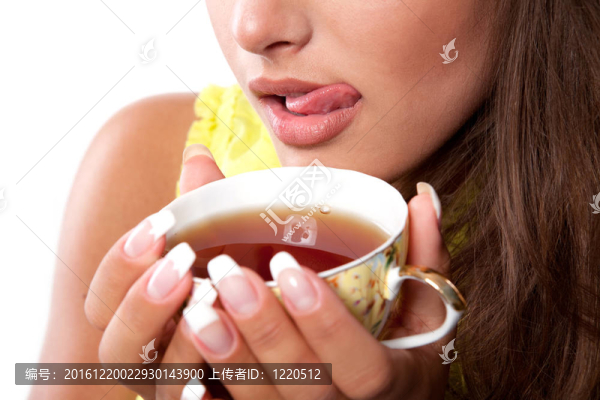 帶著新鮮茶的女人