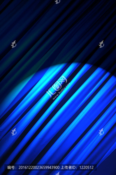 劇場理念中的明亮窗簾