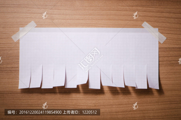 撕掉墻上的紙通知