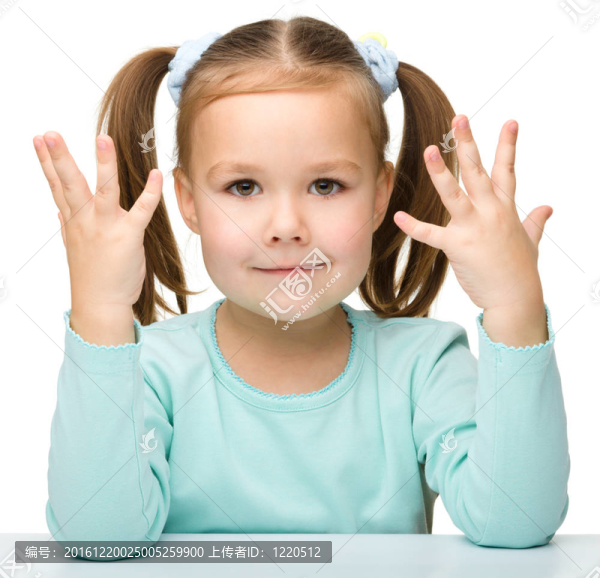 可愛(ài)的小女孩肖像