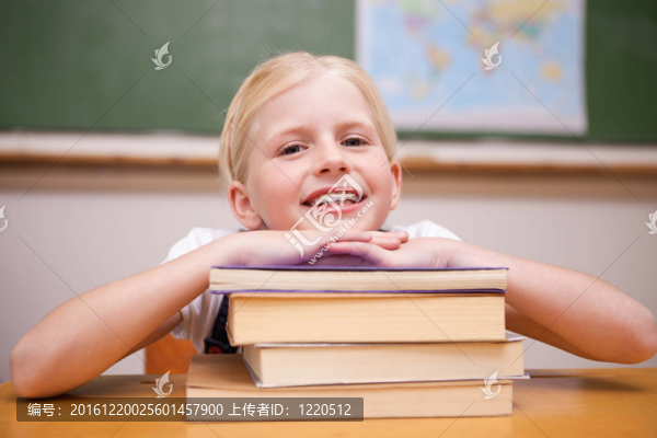 倚書女孩