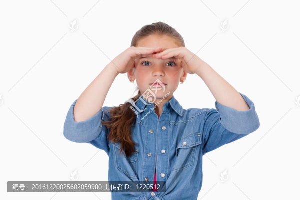 女孩向前看
