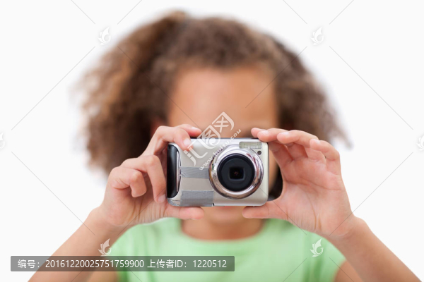 小女孩拍照