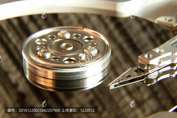 計算機硬盤驅(qū)動器