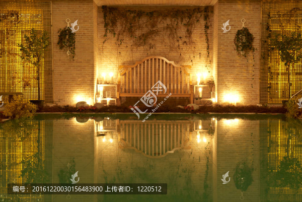 夜間游泳池