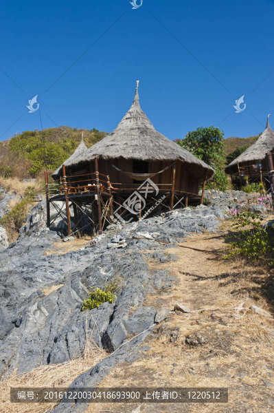 山上的竹小屋