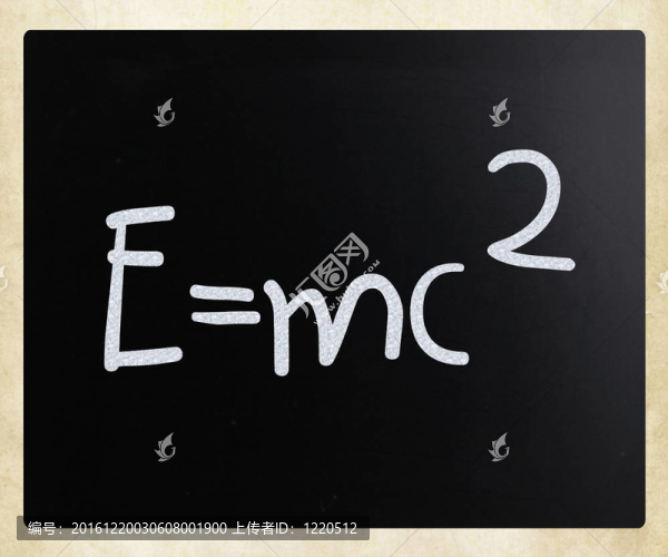 E,=,mc2手寫用白色粉筆在黑板上