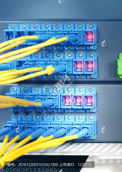 光纖電纜連接到
