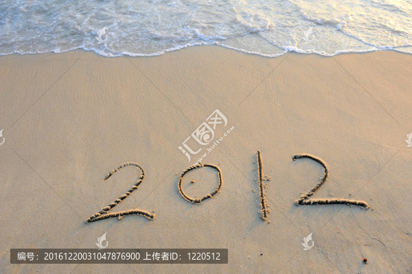 沙灘上的新年短信