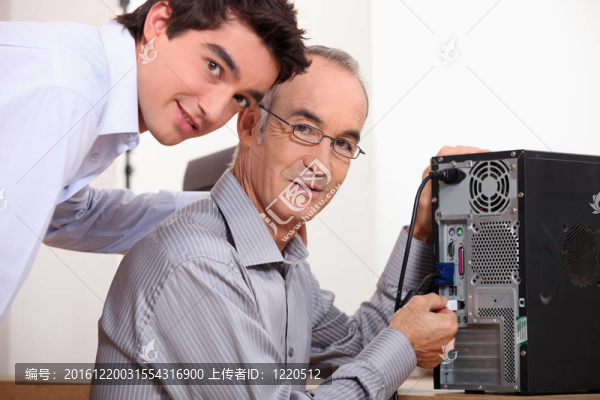 父子修電腦