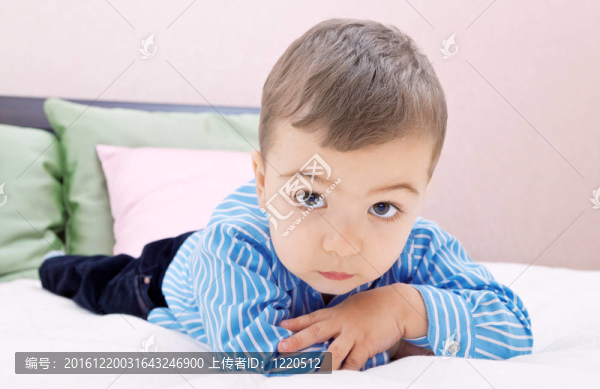 英俊的男孩