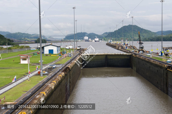 Gates和米拉弗洛雷斯水閘盆地