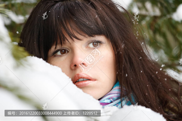 肖像特寫一個年輕美麗的姑娘