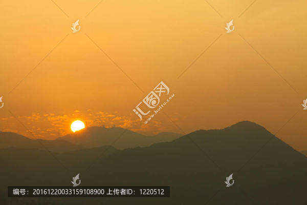 日落下的山脊