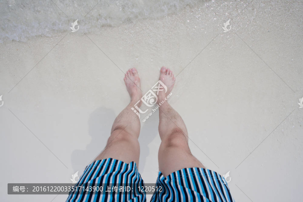 海灘上的腳