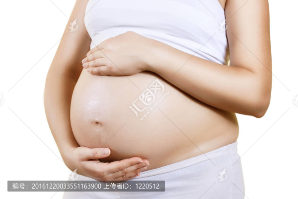 孕婦關心她的肚子