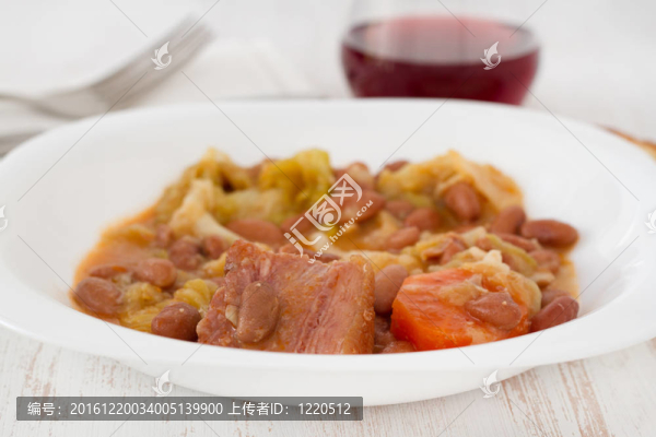 咸八寶飯葡萄牙人在白盤(pán)