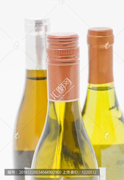三瓶白葡萄酒