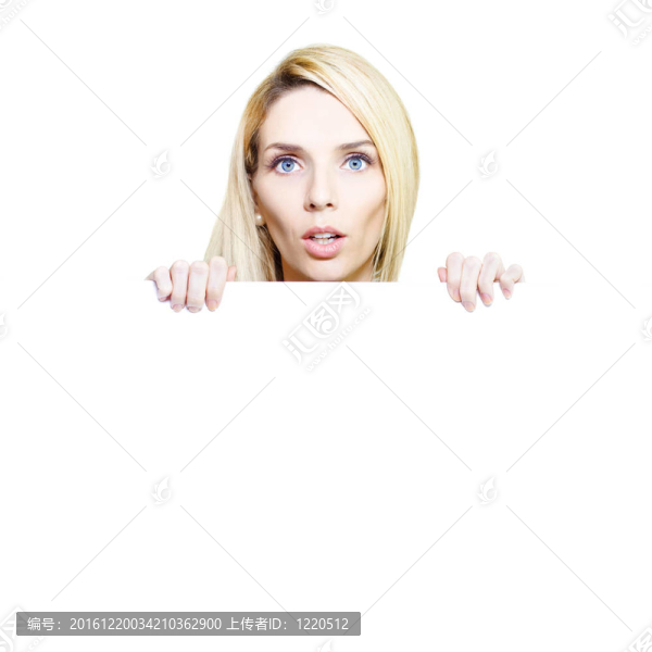 漂亮的金發(fā)女郎拿著廣告牌
