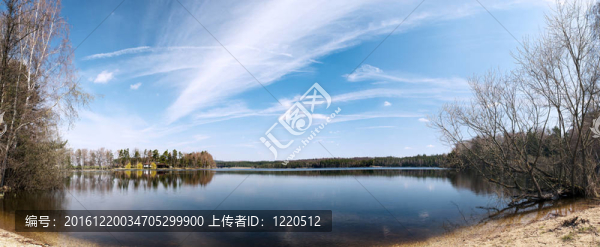 初春的湖心島與湖濱