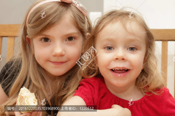 兩個金發(fā)女孩