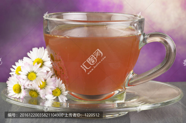 與花在洋甘菊花草茶