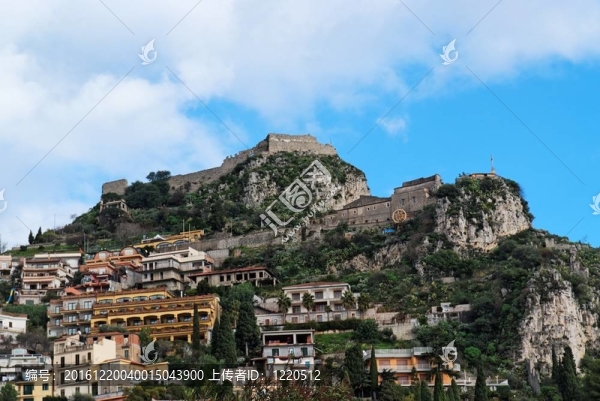 Saracen,Castle和麥當(dāng)娜Monte,Tauro,Della,Rocca以上陶爾米納西西里
