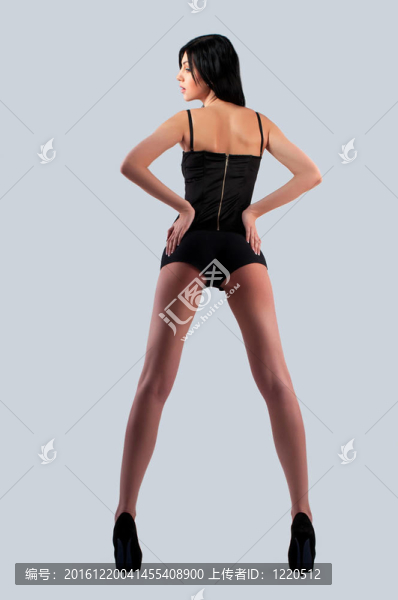 穿短褲的女人