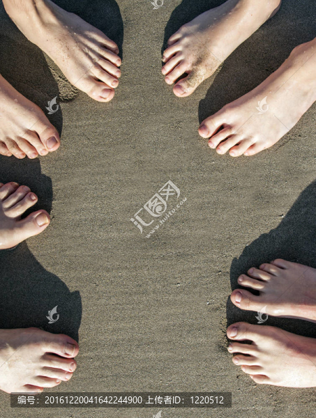 海灘上的腳