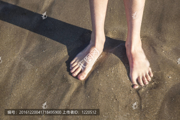 海灘上的腳