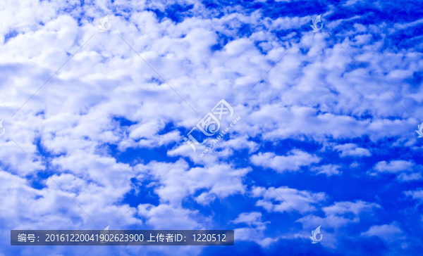迷人的藍(lán)天白云。