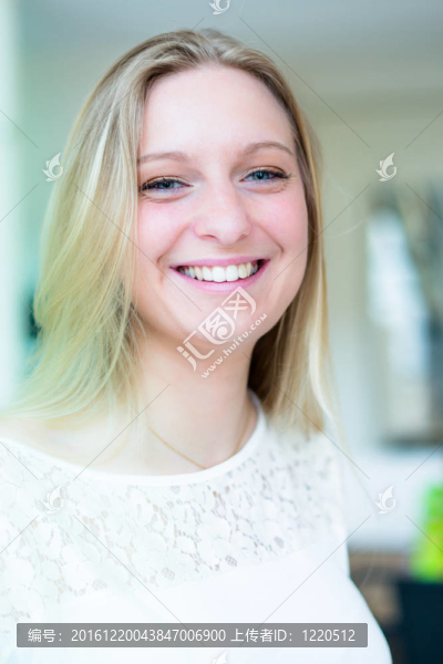 年輕漂亮的女人