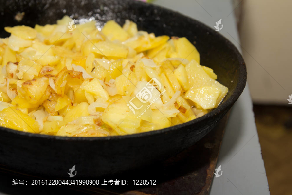 用平底鍋烤土豆
