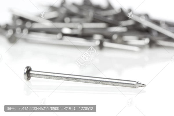 銀色的鋼釘