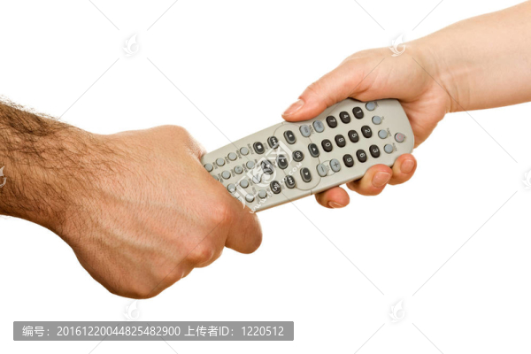 手拿遙控器