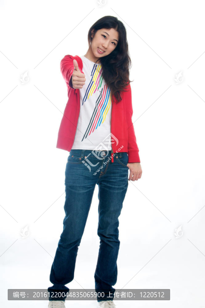 亞洲女孩豎起大拇指