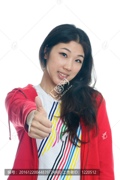 年輕的中國女孩豎起大拇指